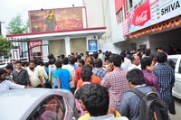 Srimanthudu Benefit Show Hungama at Siva Parvathy Theatre